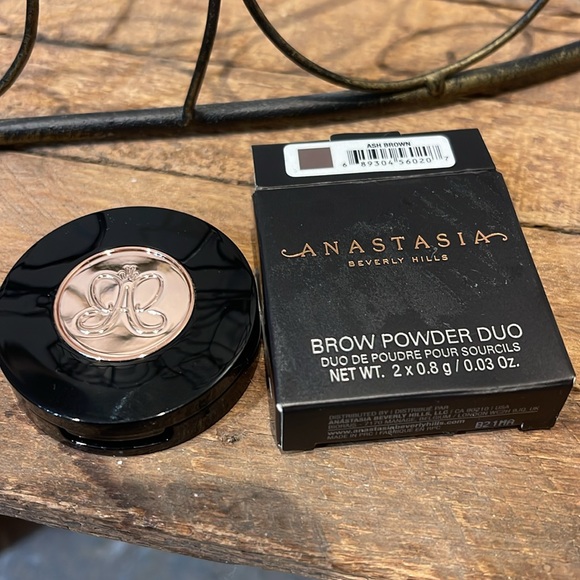 Anastasia Brow Powder - Picture 5 of 10